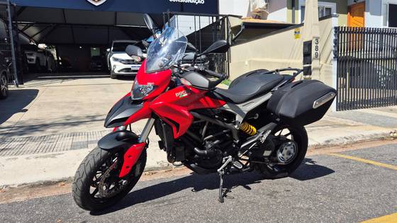 DUCATI HYPERSTRADA 821 